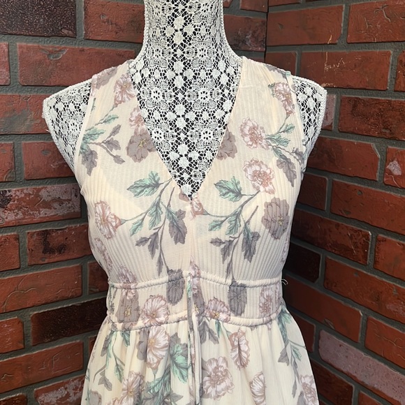 ☀️3 for $40! Black Tape by Dex Cream Blush Vintage Floral Maxi Dress - Picture 2 of 12